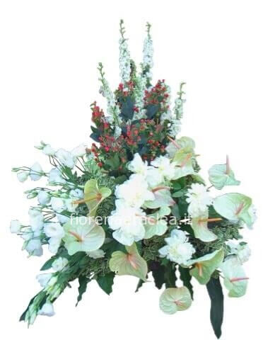 Composizione di fiori freschi colori chiari piccola